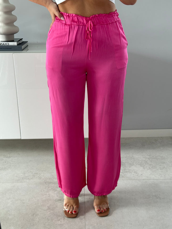 Fliessende Satinhose