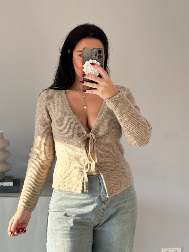 Figurenbetonter Cardigan mit Schleifen