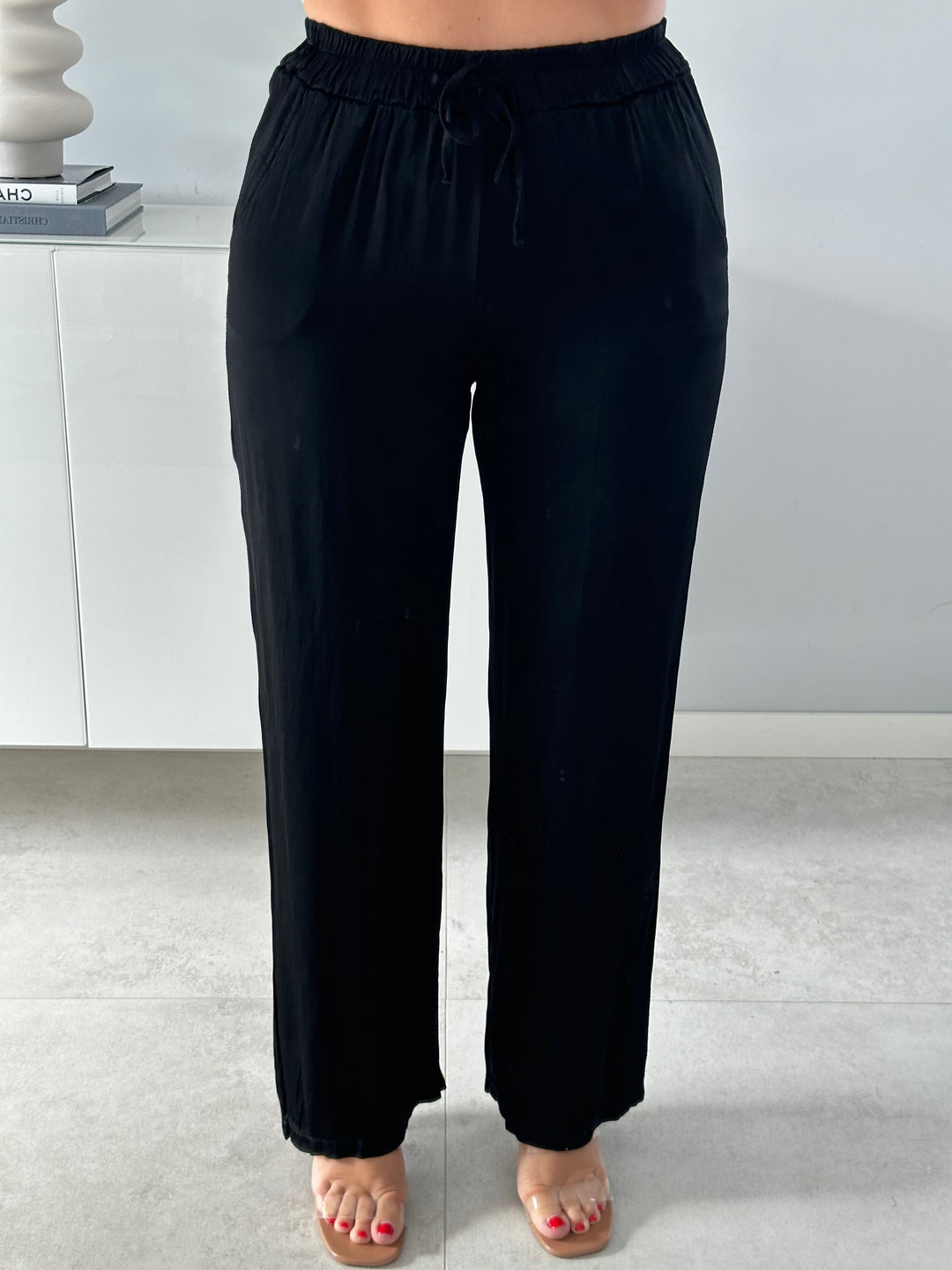 Fliessende Satinhose