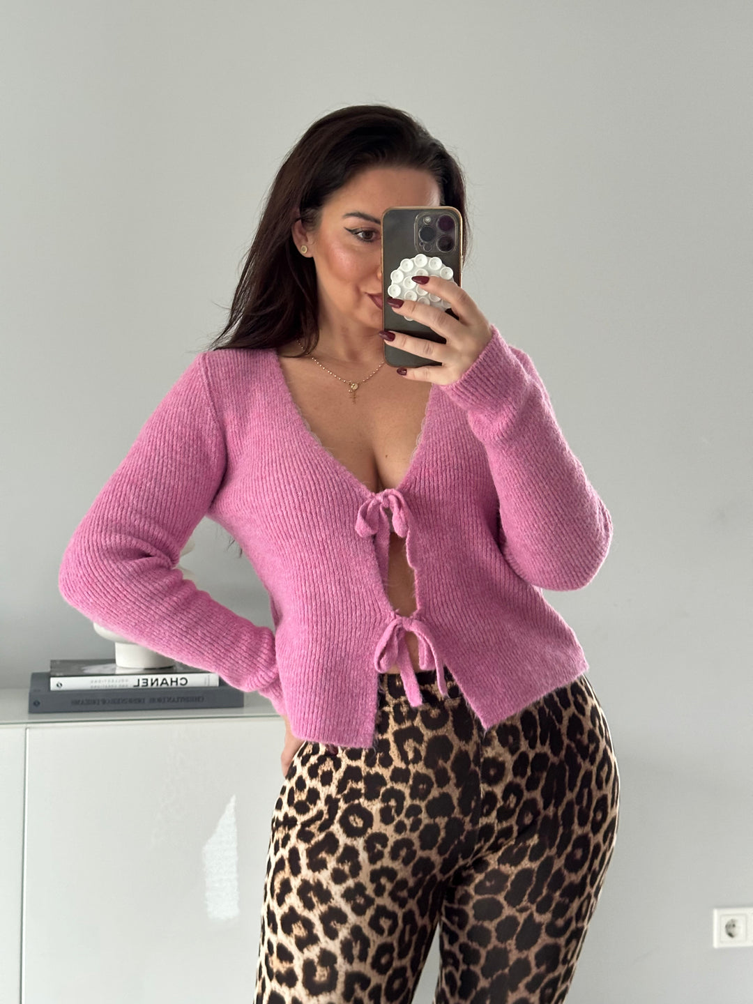 Figurenbetonter Cardigan mit Schleifen