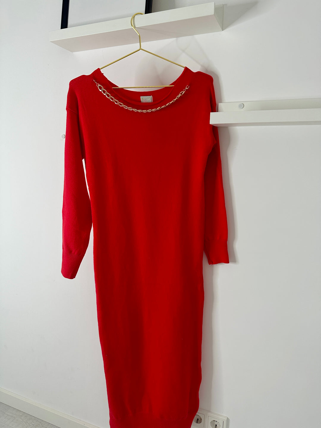 Strickkleid mit abnehmbarer Kette