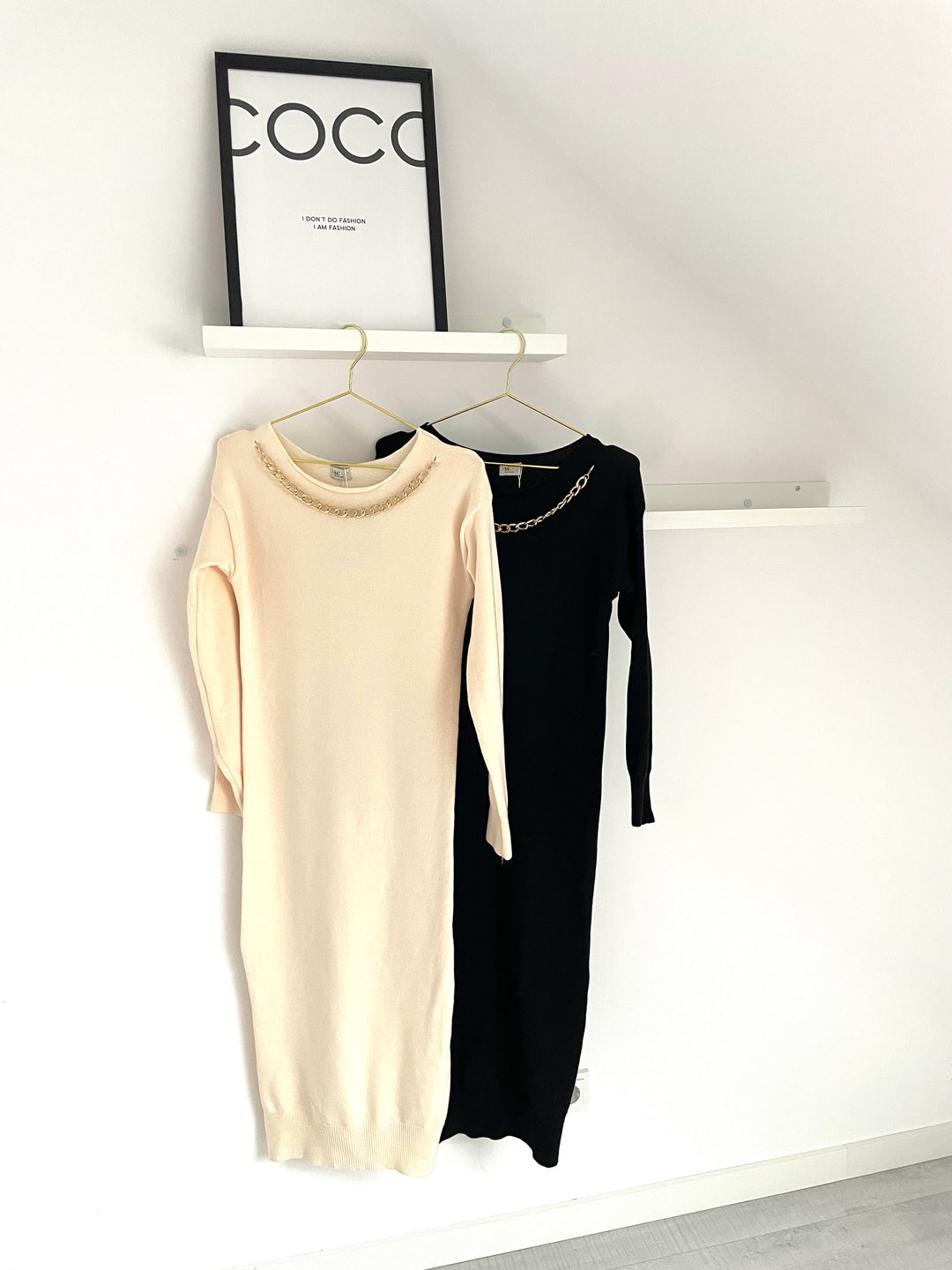 Strickkleid mit abnehmbarer Kette