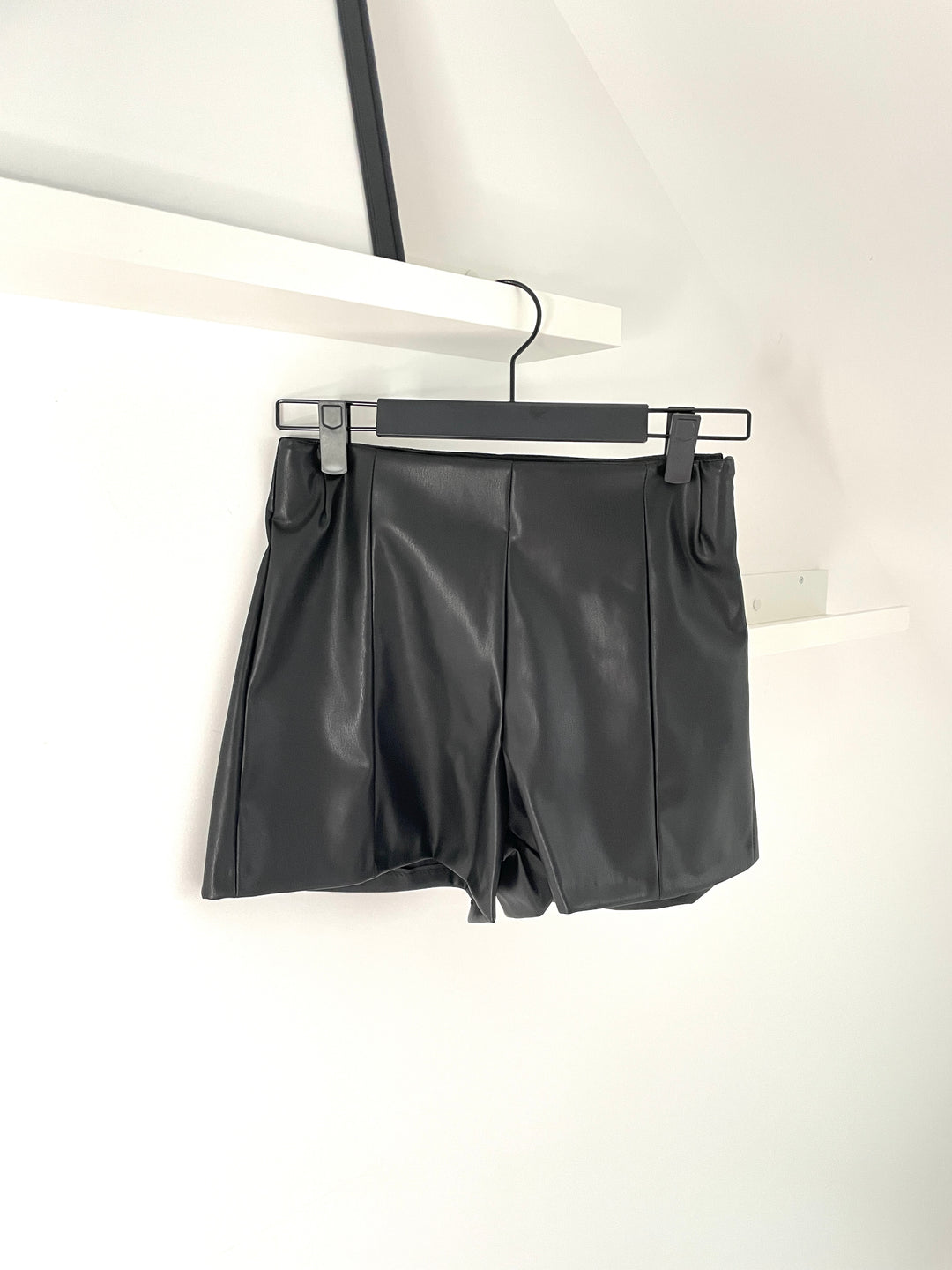 Shorts aus veganem Leder